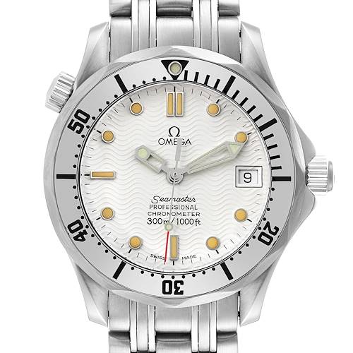 The image shows a frontal view of an Omega Seamaster 2552.20.00 Men's Stainless Steel White Dial 2552.20.00 Men's Stainless Steel White Dial watch, displaying the dial, bezel, hands, date window, and part of the bracelet.