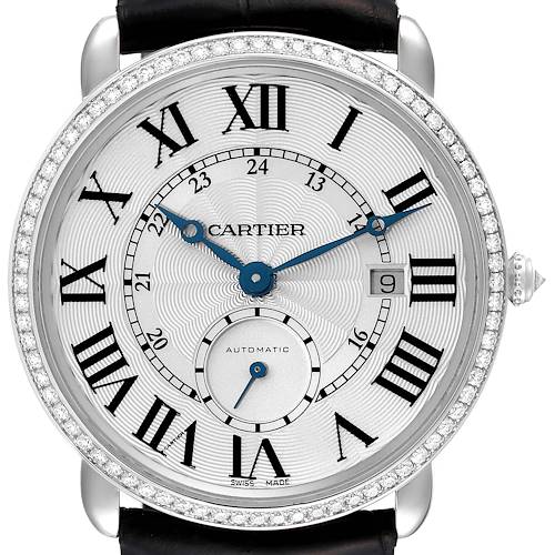 The image shows a front view of the Cartier Ronde WR007018 Men's White Gold Silver Dial WR007018 Men's White Gold Silver Dial watch, highlighting its Roman numeral dial, date window, and diamond bezel.