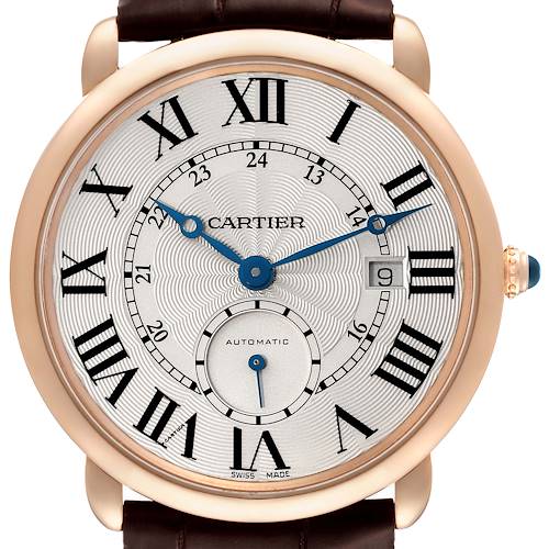 The image shows a front view of the Cartier Ronde W6801005 Men's Rose Gold Silver Dial W6801005 Men's Rose Gold Silver Dial watch, highlighting its round gold case, Roman numeral dial, and blue hands.