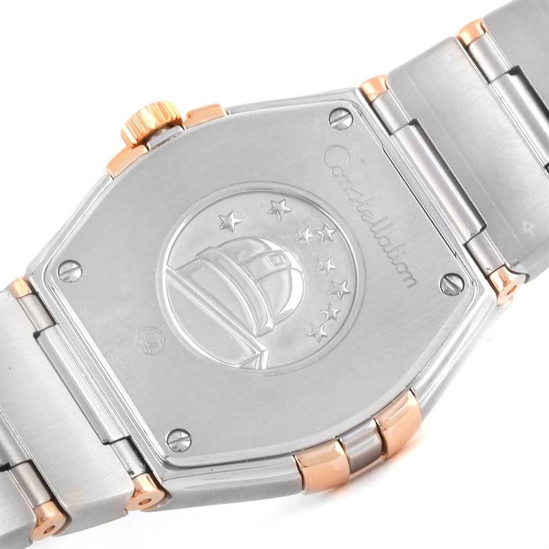 The image displays the case back and part of the bracelet of the Omega 123.25.27.60.55.009 Women's Steel and Gold (two tone) Mother of Pearl Dial 123.25.27.60.55.009 Women's Steel and Gold (two tone) Mother of Pearl Dial Constellation Diamond Steel Rose Gold Watch 123.25.27.60.55.009.