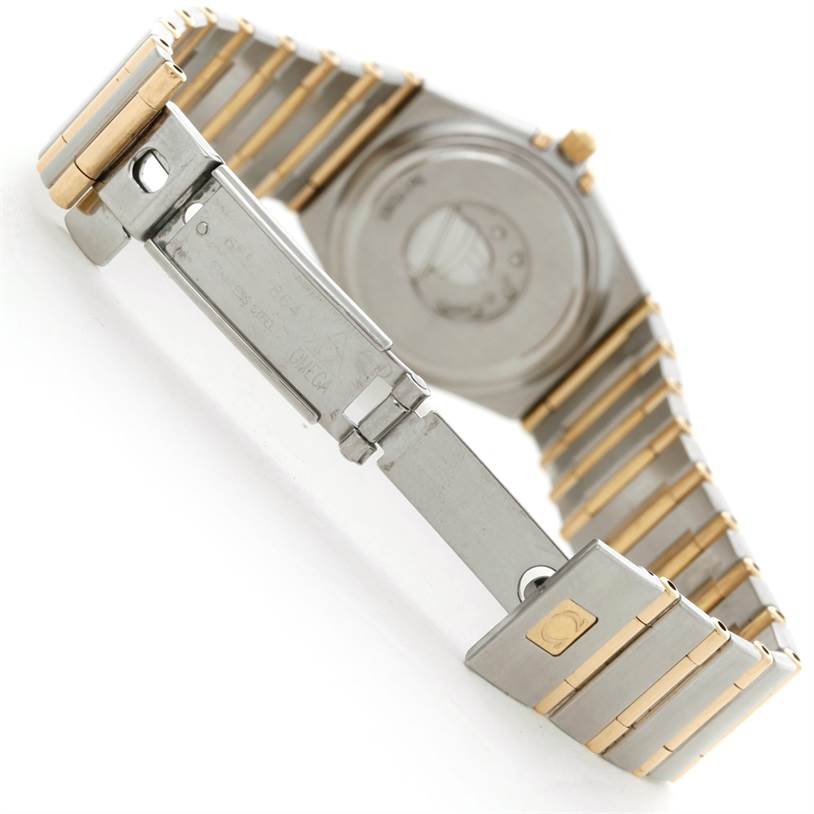 The image shows the back and clasp of the Omega 1277.70.00 Women's Steel and Gold (two tone) Mother of Pearl Dial 1277.70.00 Women's Steel and Gold (two tone) Mother of Pearl Dial Constellation My Choice Steel Gold Diamond Watch 1277.70.00.