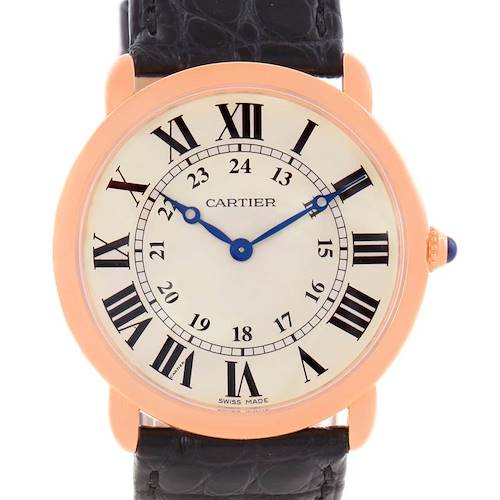 The image shows a front view of a Cartier Ronde W6800251 Men's Rose Gold Silver Dial W6800251 Men's Rose Gold Silver Dial model watch with a rose gold case and a black leather strap.