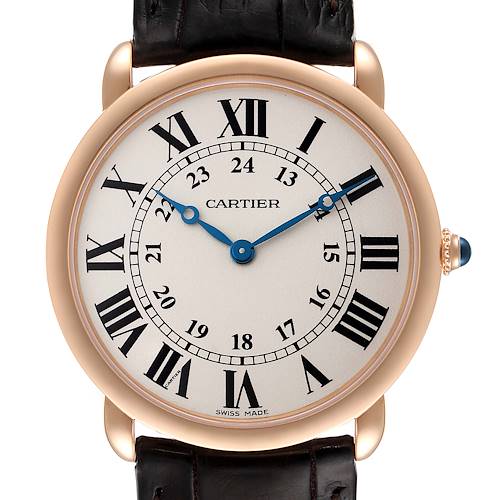 The image shows a front view of a Cartier Ronde W6800251 Men's Rose Gold Silver Dial W6800251 Men's Rose Gold Silver Dial model watch, featuring its face, hands, Roman numerals, and part of the strap.