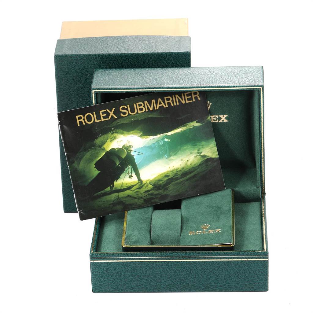 The image shows a Rolex Submariner Vintage Collection watch box and manual from a frontal angle.
