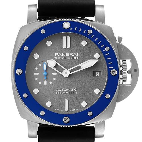 The image shows a frontal view of a Panerai Submersible PAM00959 Men's Stainless Steel Grey Dial PAM00959 Men's Stainless Steel Grey Dial watch, highlighting the dial, bezel, and crown guard.