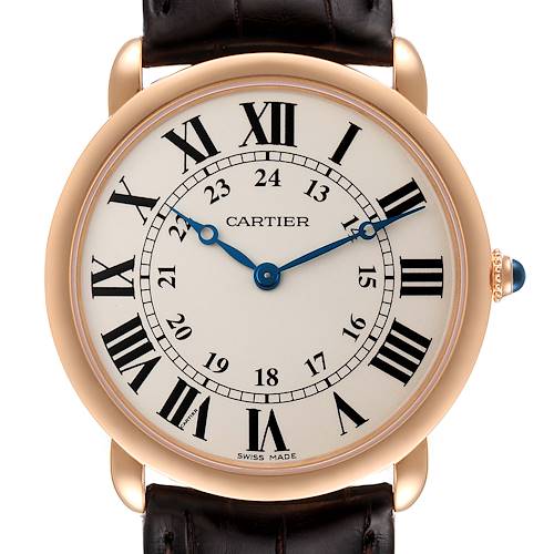 This image shows a front view of the Cartier Ronde W6800251 Men's Rose Gold Silver Dial W6800251 Men's Rose Gold Silver Dial watch, highlighting its face, dial, and bezel.