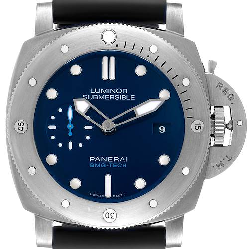 The image shows a front view of the Panerai Luminor Submersible watch, displaying the dial, bezel, crown guard, and strap attachments.