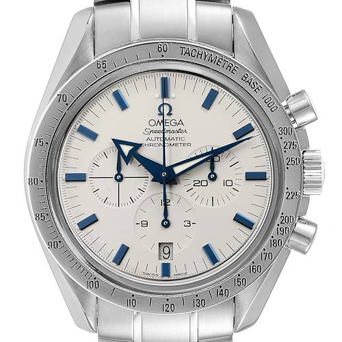 The image shows a front view of an Omega Speedmaster 3551.20.00 Men's Stainless Steel White Dial 3551.20.00 Men's Stainless Steel White Dial watch, highlighting the dial, chronograph subdials, tachymeter bezel, and bracelet.