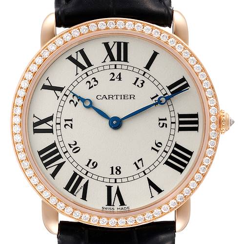 The image shows a frontal view of the Cartier Ronde WR000651 Men's Rose Gold Silver Dial WR000651 Men's Rose Gold Silver Dial watch, highlighting its face, Roman numerals, diamond bezel, and black leather strap.