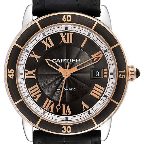 This image shows a front view of the Cartier Ronde W2RN0005 Men's Steel and Gold (two tone) Grey Dial W2RN0005 Men's Steel and Gold (two tone) Grey Dial model watch, highlighting its dial, hands, bezel, and date display.