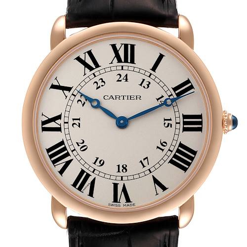 The image shows a frontal view of the Cartier Ronde W6800251 Men's Rose Gold Silver Dial W6800251 Men's Rose Gold Silver Dial watch, highlighting its dial, hands, and bezel.